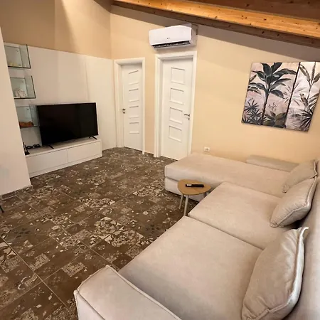 Sea View Apartment *