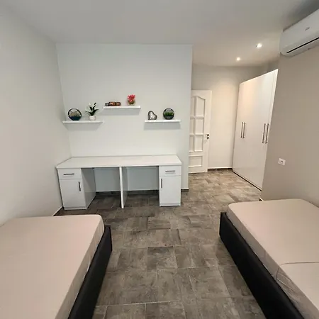 Sea View Apartment *